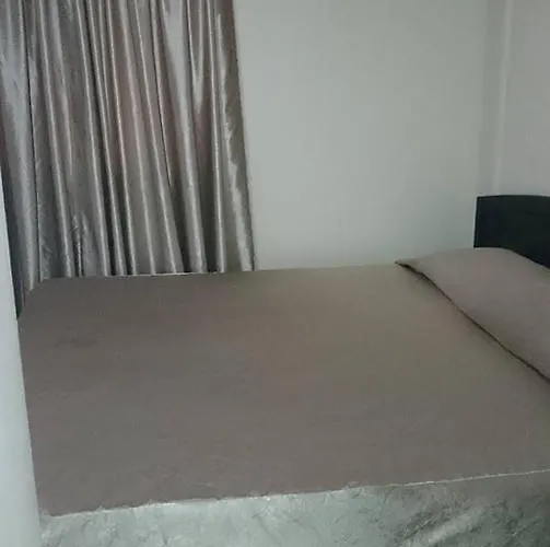 Strawberry Residences 3*